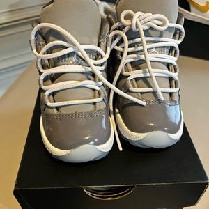 USED toddler cool grey 11s. Size 6C